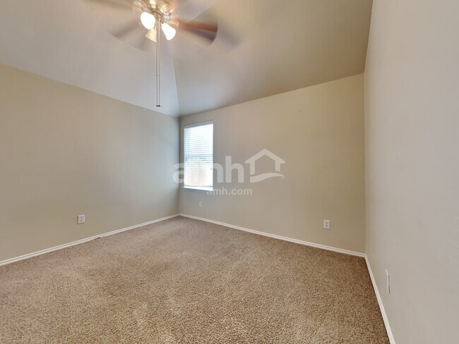 Building Photo - 2120 Malone Dr