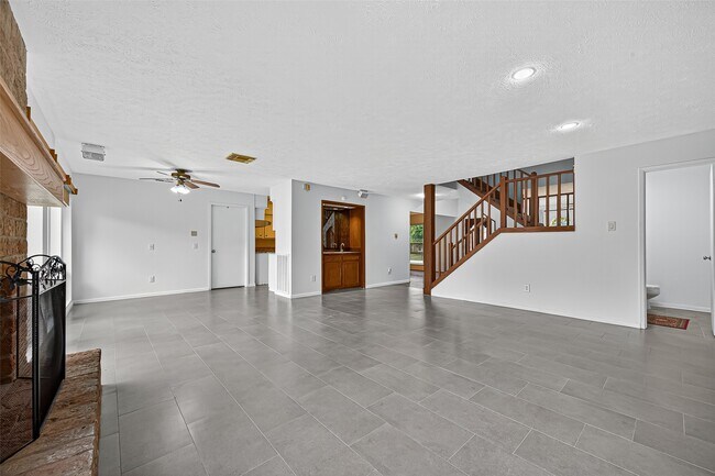 Building Photo - 21422 Park Willow Dr
