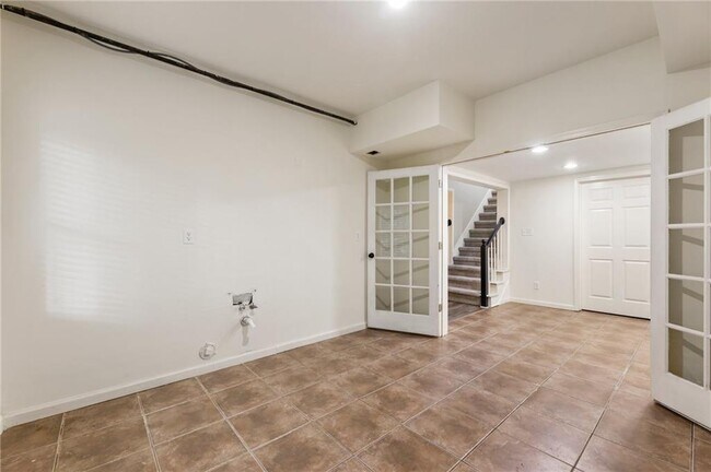 Building Photo - 330 Summerlin Dr