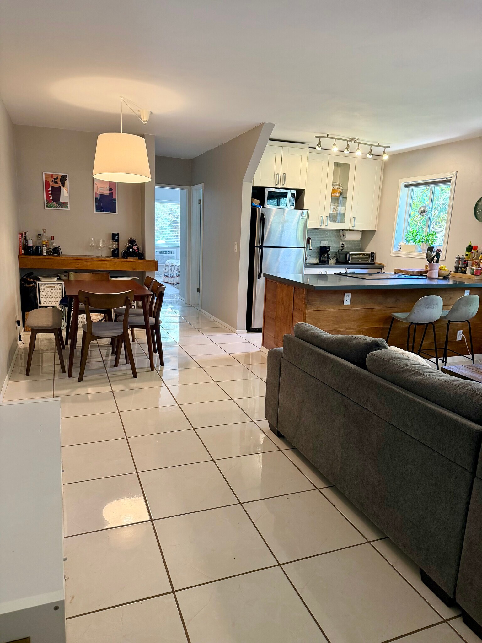 Building Photo - 624 Antioch Ave