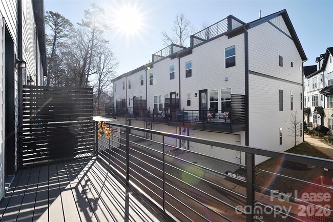 Building Photo - 5029 Nestling Spg St