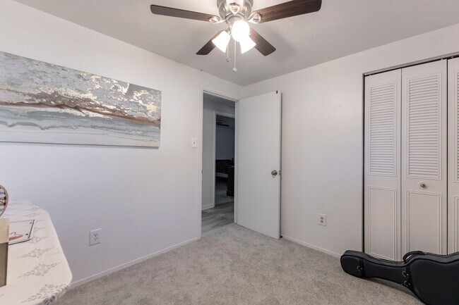 Building Photo - 617 Wisteria Rd