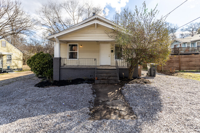 Building Photo - 708 E Woodland Ave