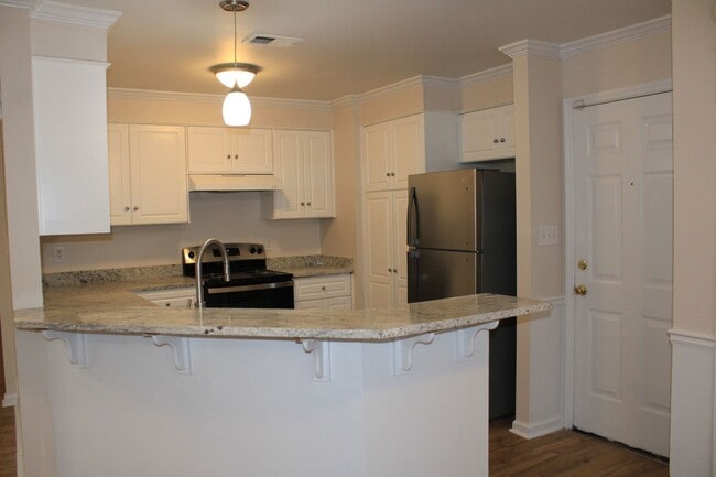 Building Photo - 3 Bedroom 2 Bath W/Bonus South Augusta!