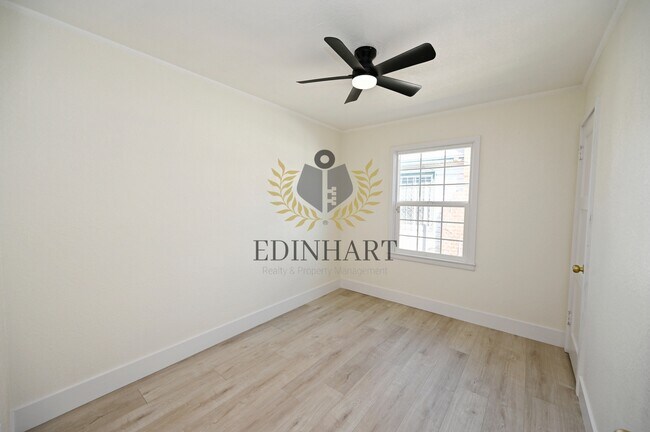 Building Photo - 1584 N Carruth Ave