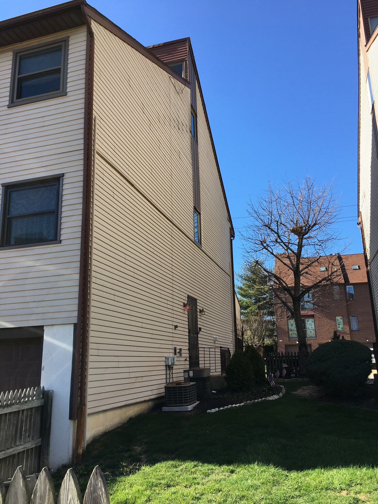 Side of House - 9541 James St