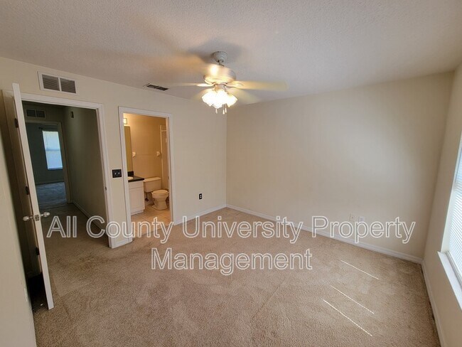 Building Photo - 2348 SW 42nd Dr