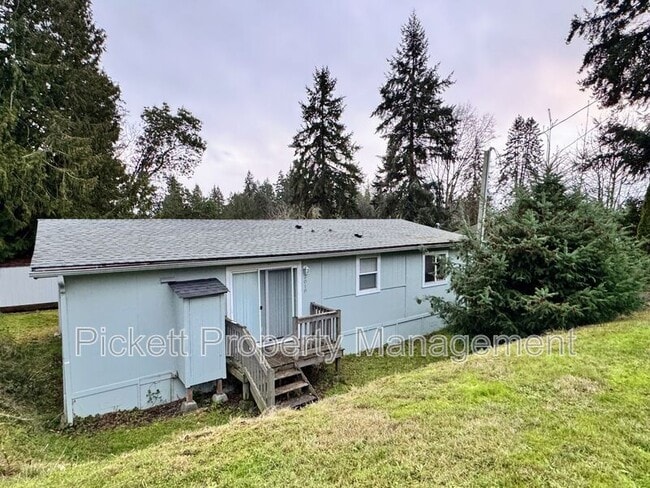 Building Photo - 2018 NE Jensen Ave