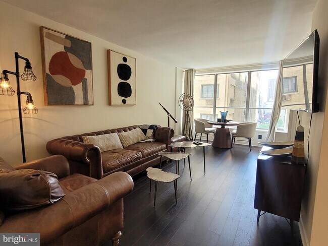 Building Photo - 224 W Rittenhouse Square