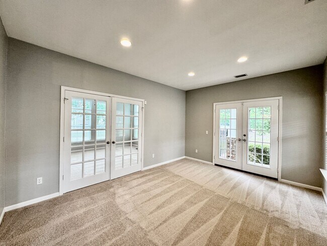 Building Photo - 5 Bedroom Ready NOW! Pet Friendly, Community Pool, Clubhouse, Fitness Center, Kayak Launch, Playg...