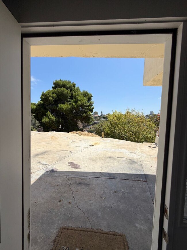 Building Photo - 3 bedroom house with amazing views