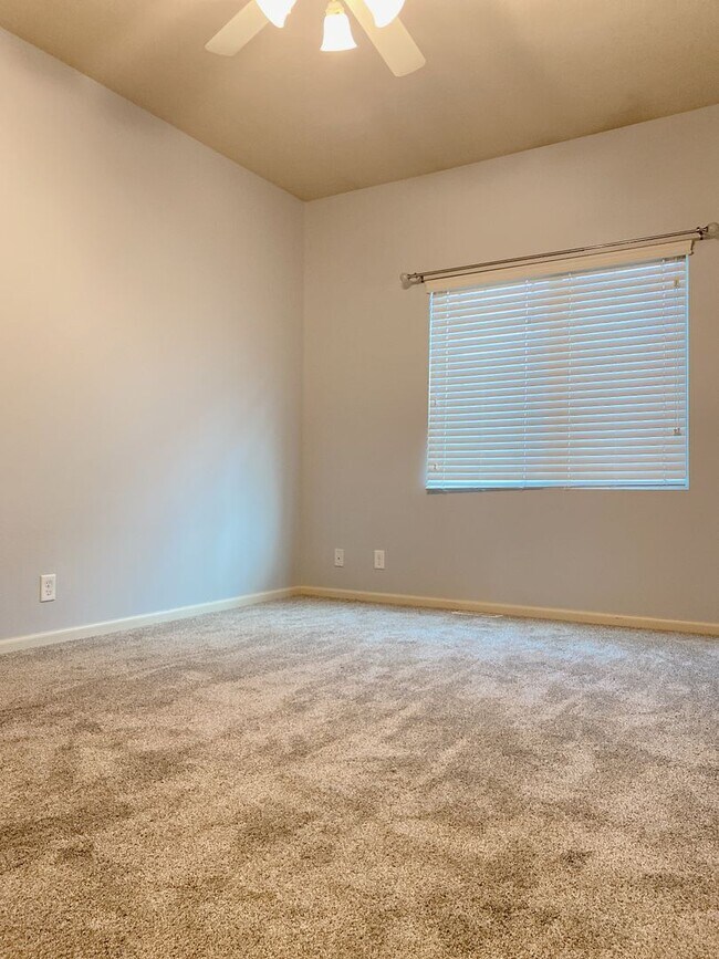 Building Photo - 1/2 MONTH OFF SUMMER MOVING SPECIAL!!! Upd...