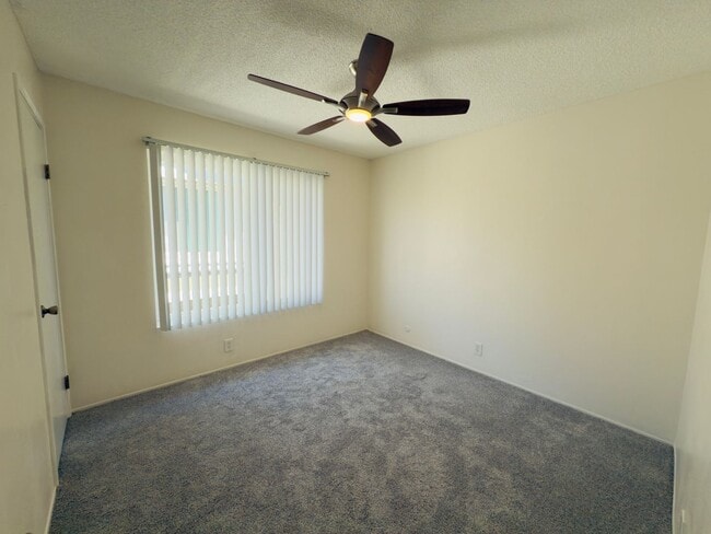 Building Photo - Charming 3-Bedroom Townhome Just Off the 5...