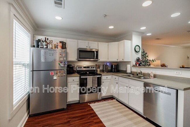 Building Photo - 1035 Barnett Shoals Rd