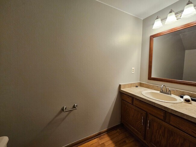 Building Photo - Aurora Highlands 3 Bed 2 1/2 Bath House w/...