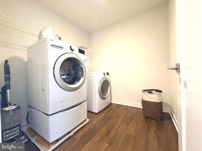 Building Photo - 113 Wynstone Ct