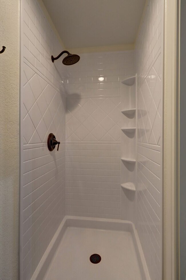 Building Photo - Spacious 2bd + DEN, 1.75ba Condo available in the heart of Issaquah!