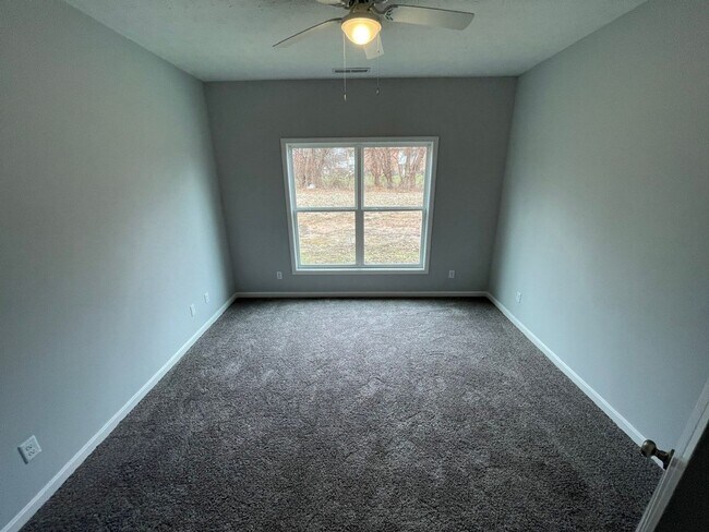 Building Photo - 1856-1858 Blackwell Road Duplex