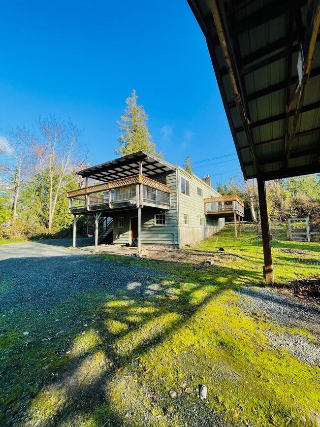 Building Photo - 1100 32nd St