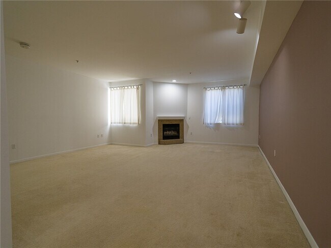 Building Photo - 160 S Hudson Ave