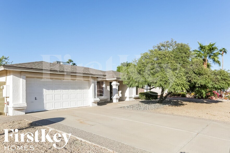 Building Photo - 7366 W Jenan Dr