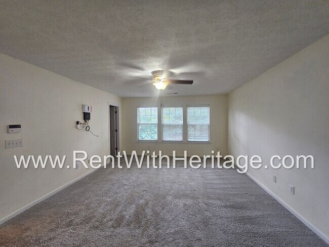 Building Photo - Gorgeous 5 bedroom, 2.5 bath / Attention t...