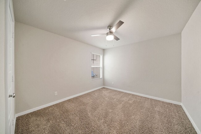 Building Photo - 3 Bedroom/2 Bath Escalera Subdivision