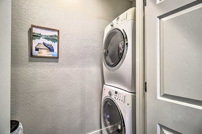 Building Photo - 21100 Santa Ana Cove