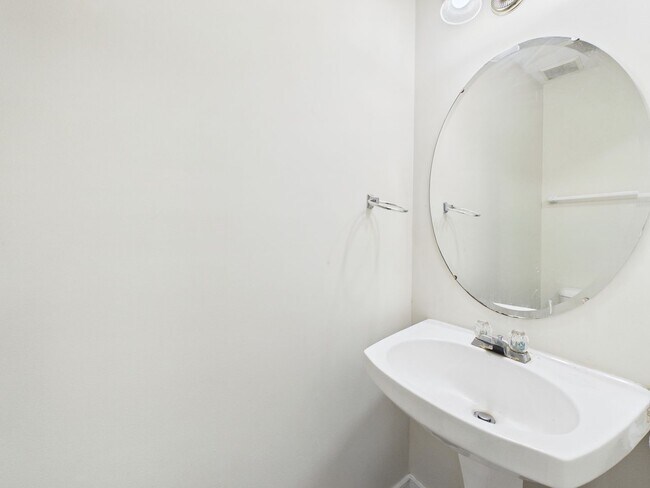 Building Photo - 5313 Golf Villa Ln