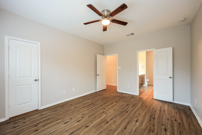 Building Photo - 2210 Marbach Woods