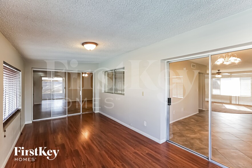 Building Photo - 4656 W Townley Ave