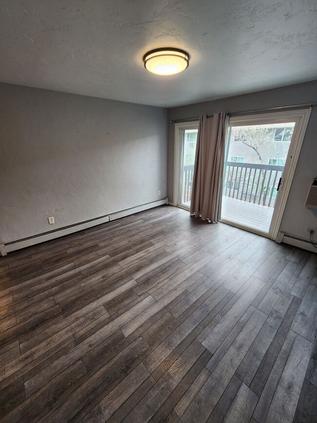 Building Photo - Beautiful Condo