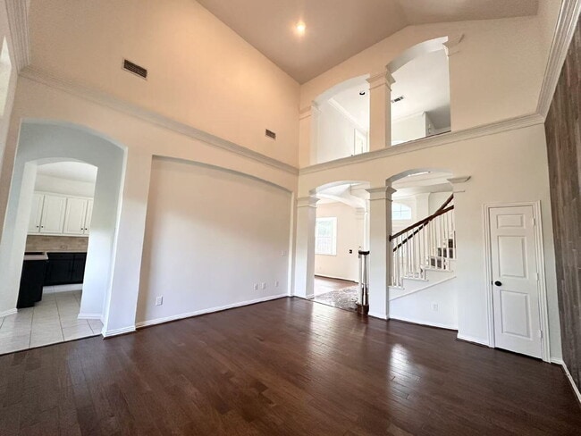 Building Photo - 6108 Autumn Point Dr