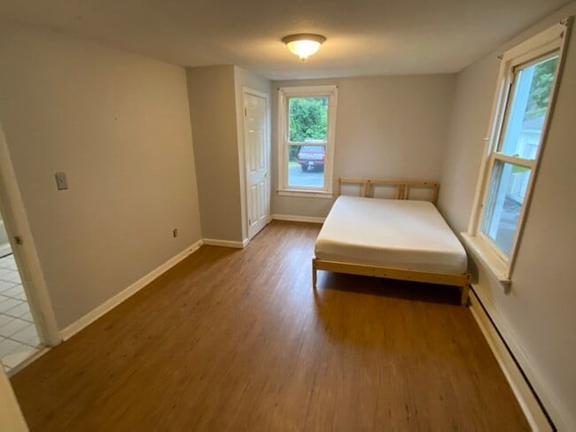 Building Photo - 57 Chestnut St