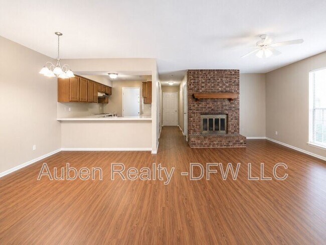 Building Photo - 1915 Spindletop Dr