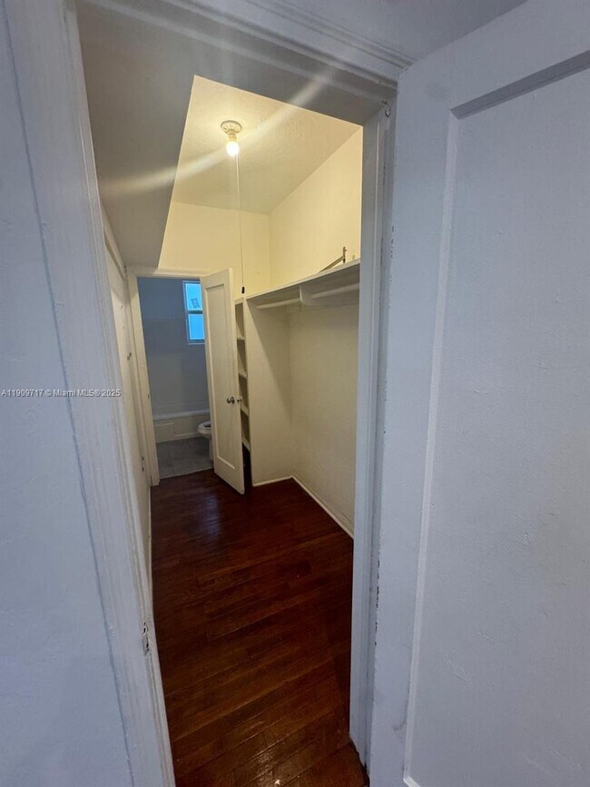 Building Photo - 315 W 28th St