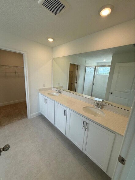 Building Photo - 2313 Broadbrook Dr