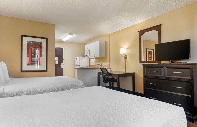 Building Photo - Furnished Studio-Palm Springs - Airport