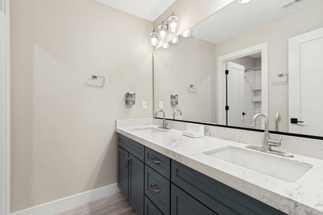 Building Photo - Upscale Home Available in Herriman