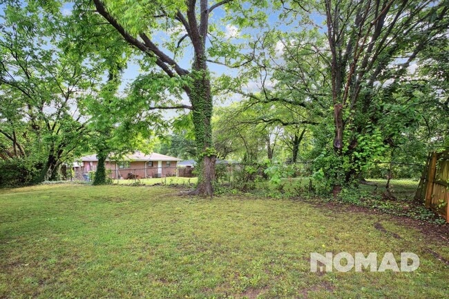 Building Photo - Charming 2BR Duplex in East Point
