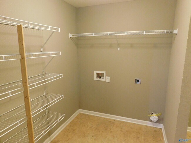 Building Photo - 3146 Castlecreek Dr SW