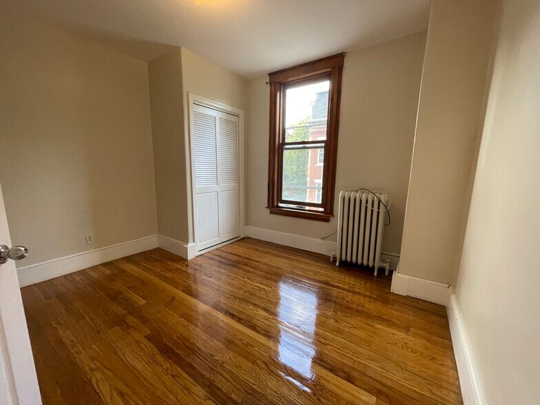 Building Photo - 338 K St