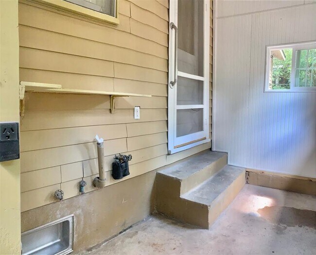 Building Photo - 1505 Ruth Ave