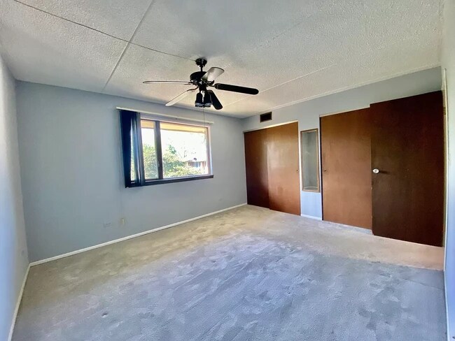 Building Photo - 5S070 Pebblewood Ln