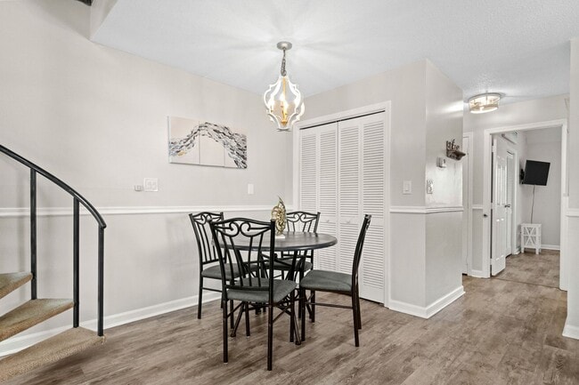 Building Photo - Fully Furnished - Seasonal or Long Term Op...