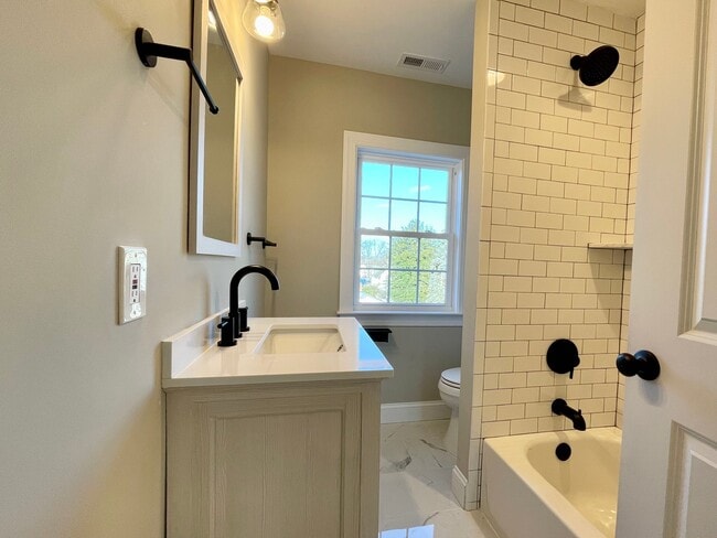 Building Photo - 308 Cooper St