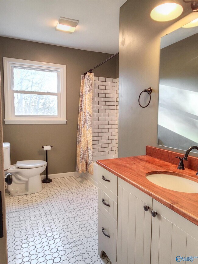 Building Photo - 6612 Robinhood Ln NW