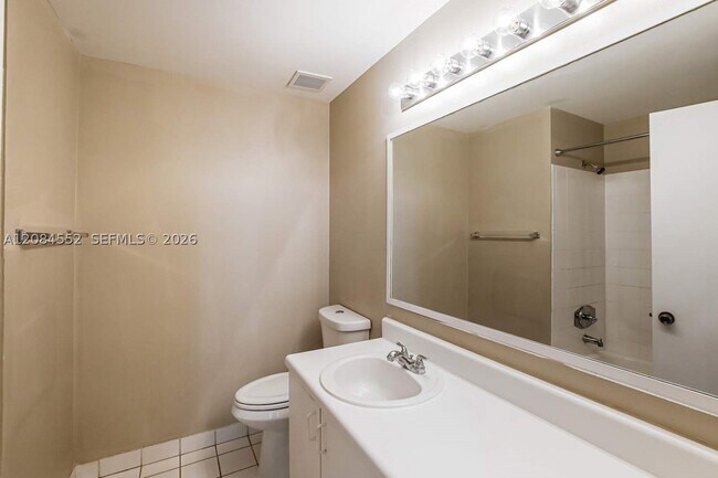 Building Photo - 1136 Sorrento Dr