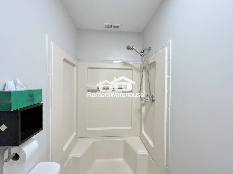 Building Photo - 3032 Belle Haven Dr