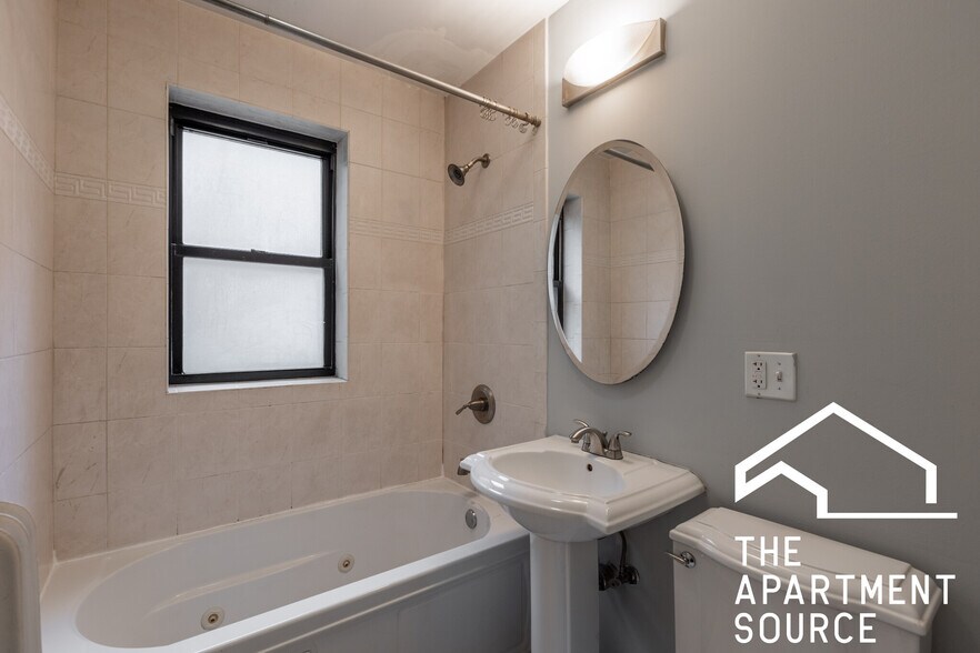 Building Photo - 736 W Addison St